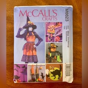 Uncut McCall’s Crafts M6623 (2012) Halloween decor, fact folded sewing pattern